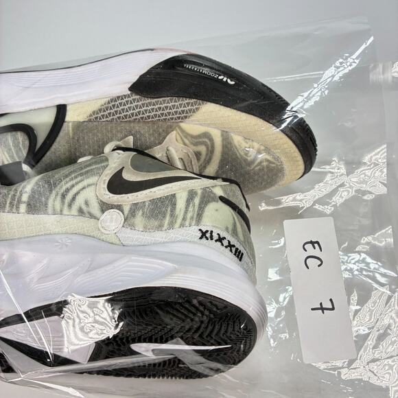 Nike Kyrie 8 Black White Athletic Lace Up Basketball Shoes DJ6017-101 Mens Sz 11